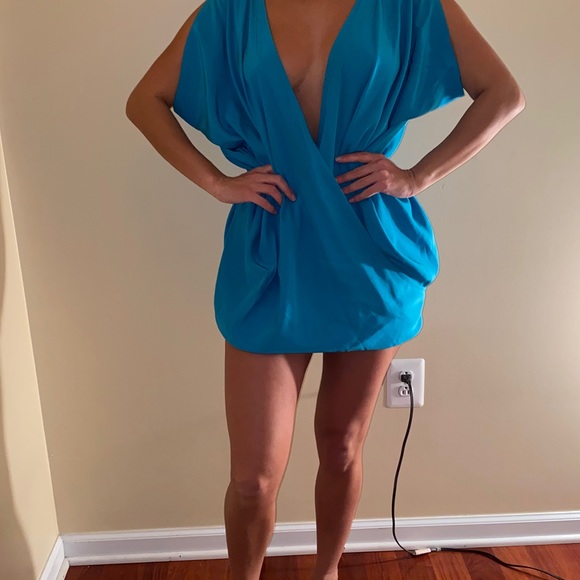 Elizabeth and James Dresses & Skirts - Bright Blue silk blooming plunge dress.